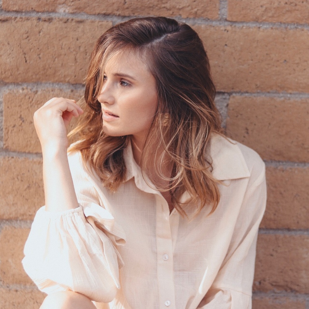 Meet your Posher, Hilary